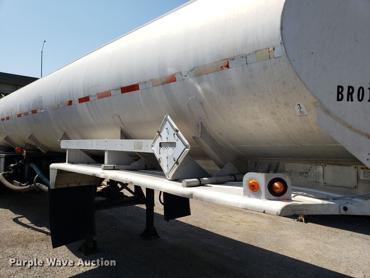 image for item DH2831 1973 Fruehauf UNR468701 tank trailer