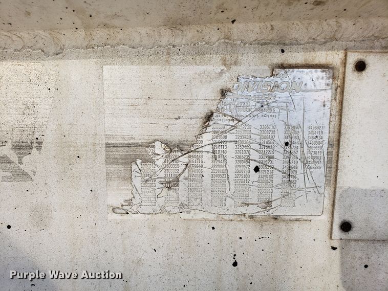 image for item DH2831 1973 Fruehauf UNR468701 tank trailer