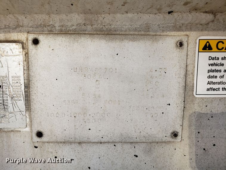 image for item DH2831 1973 Fruehauf UNR468701 tank trailer