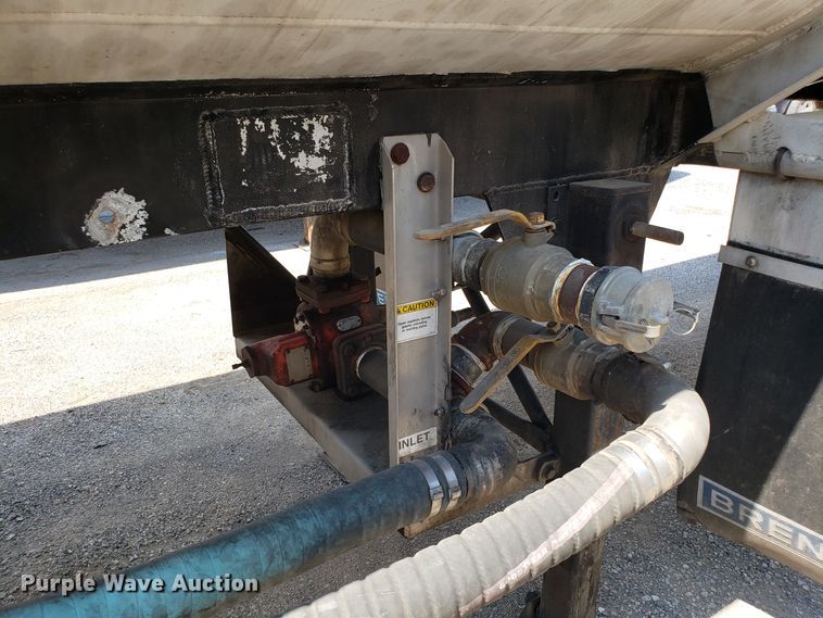 image for item DH2831 1973 Fruehauf UNR468701 tank trailer