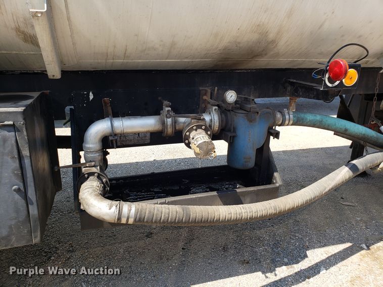 image for item DH2831 1973 Fruehauf UNR468701 tank trailer