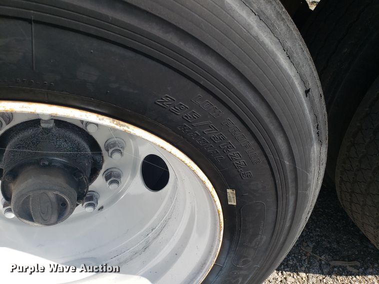 image for item DH2835 1997 Wabash dry van trailer