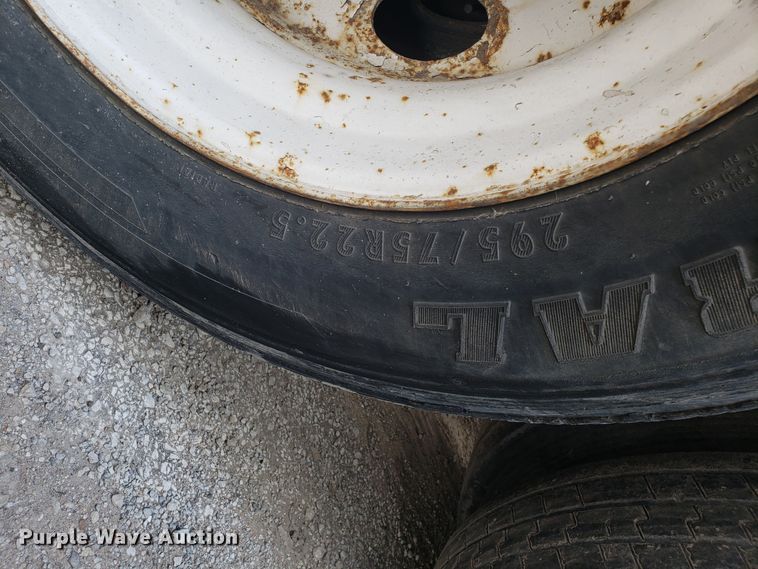 image for item DH2841 2004 Dorsey dry van trailer