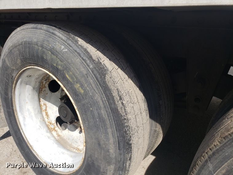 image for item DH2842 1998 Utility dry van trailer