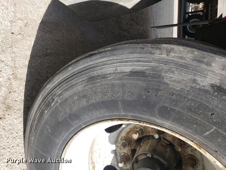 image for item DH2842 1998 Utility dry van trailer