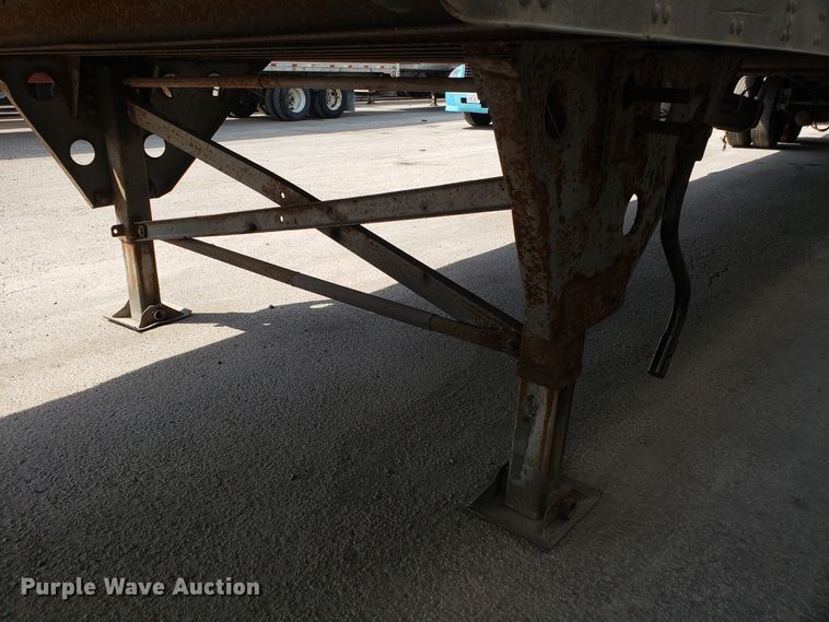 image for item DH2843 1996 Utility dry van trailer