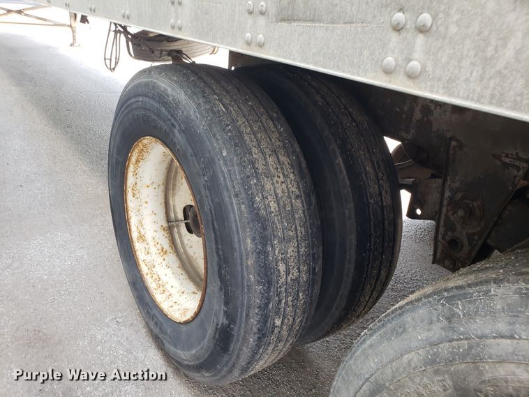 image for item DH2843 1996 Utility dry van trailer