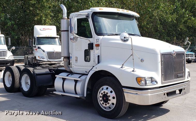 image for item DH2846 2000 International 9200i semi truck