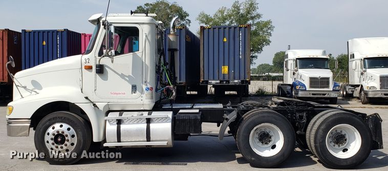 image for item DH2846 2000 International 9200i semi truck