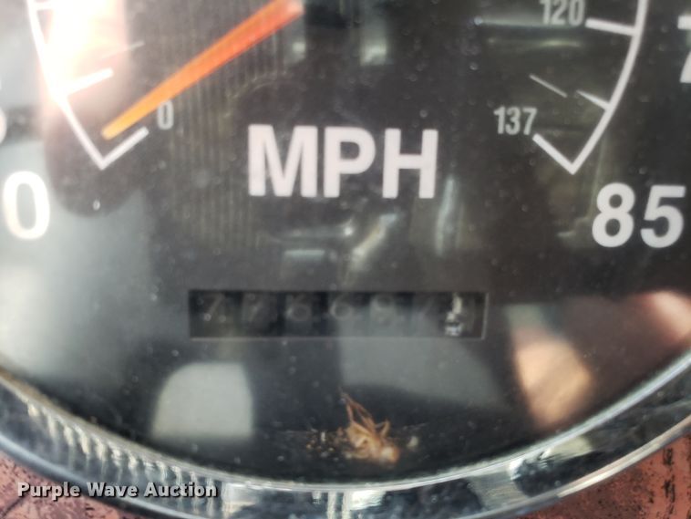 image for item DH2846 2000 International 9200i semi truck