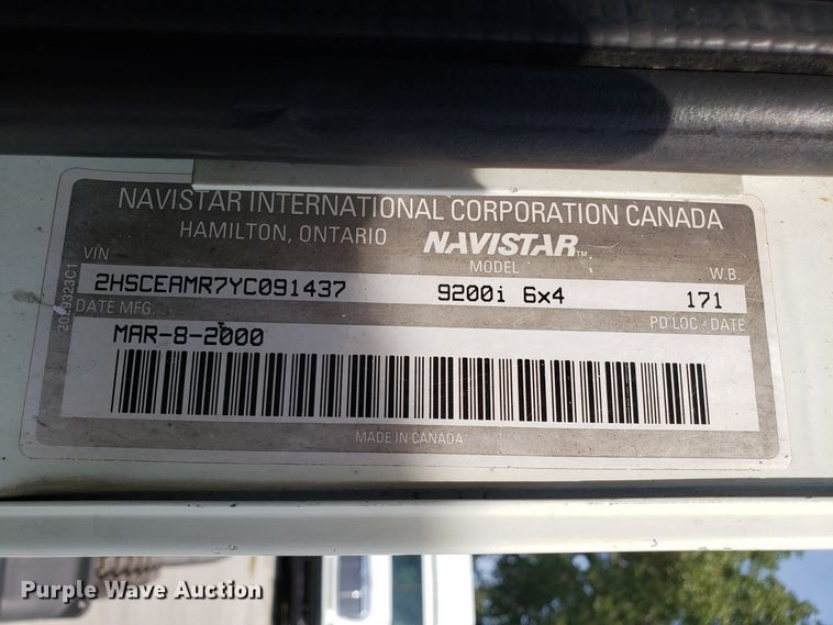 image for item DH2846 2000 International 9200i semi truck