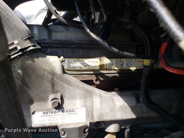 image for item DH2846 2000 International 9200i semi truck