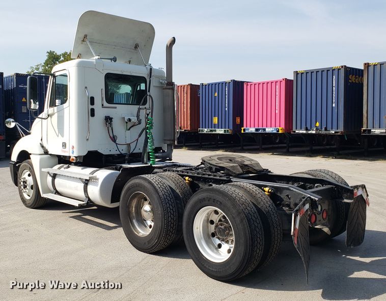 image for item DH2847 2007 Freightliner Columbia 120 semi truck