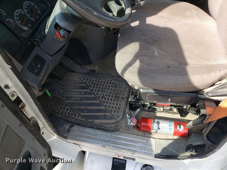 image for item DH2847 2007 Freightliner Columbia 120 semi truck