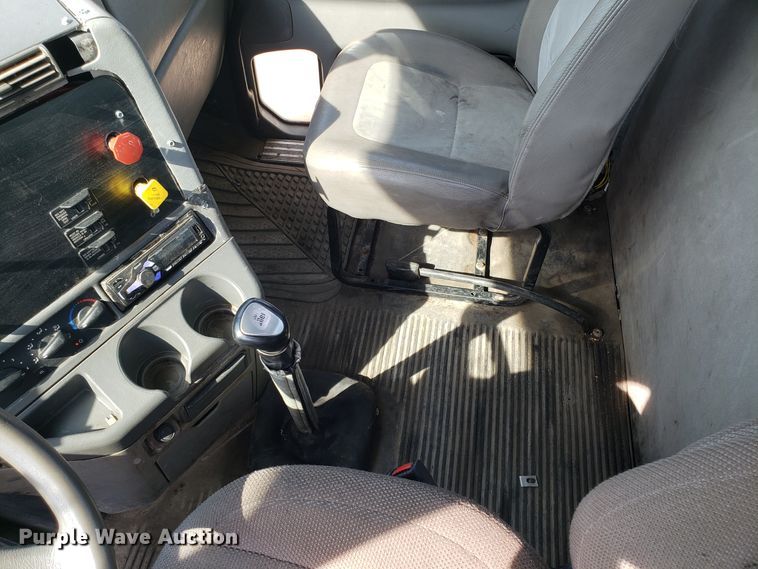 image for item DH2847 2007 Freightliner Columbia 120 semi truck