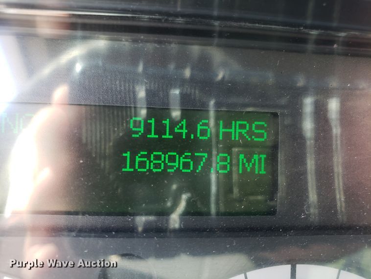 image for item DH2847 2007 Freightliner Columbia 120 semi truck