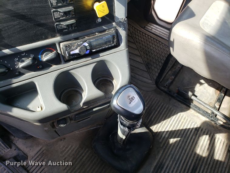 image for item DH2847 2007 Freightliner Columbia 120 semi truck