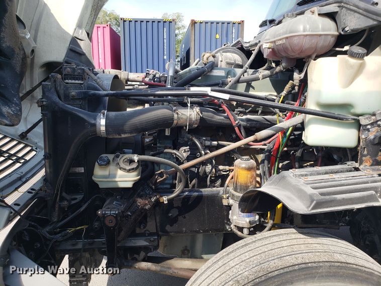 image for item DH2847 2007 Freightliner Columbia 120 semi truck