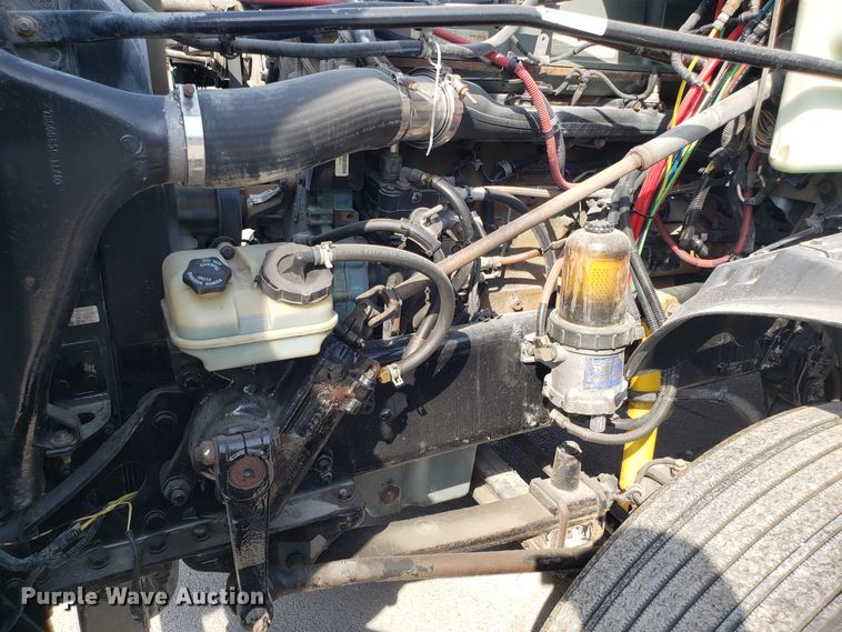 image for item DH2847 2007 Freightliner Columbia 120 semi truck