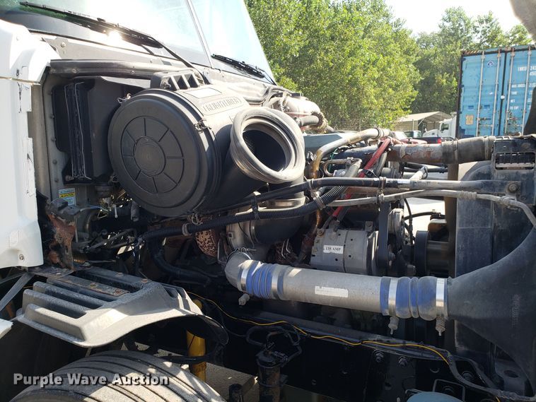 image for item DH2847 2007 Freightliner Columbia 120 semi truck