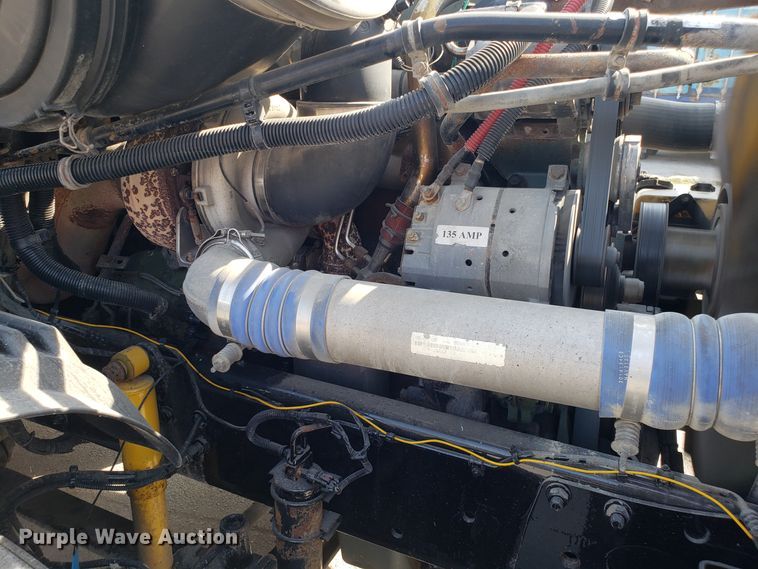 image for item DH2847 2007 Freightliner Columbia 120 semi truck