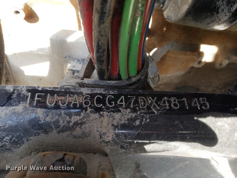 image for item DH2847 2007 Freightliner Columbia 120 semi truck