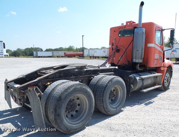 image for item DI0666 2006 Freightliner Columbia semi truck