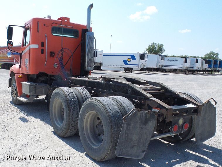 image for item DI0666 2006 Freightliner Columbia semi truck