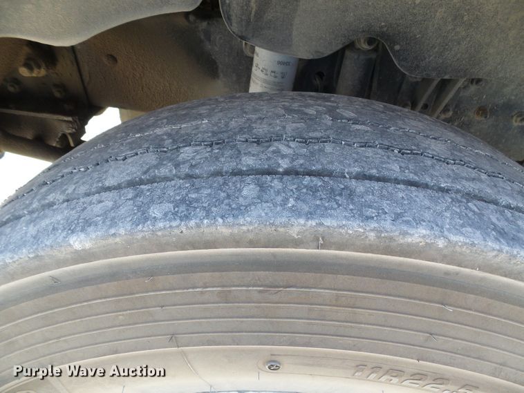 image for item DI0666 2006 Freightliner Columbia semi truck