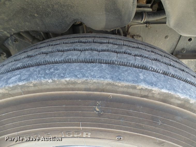 image for item DI0666 2006 Freightliner Columbia semi truck