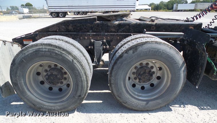 image for item DI0666 2006 Freightliner Columbia semi truck