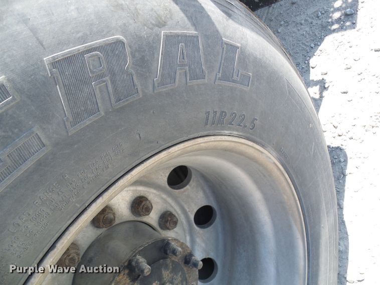 image for item DI0666 2006 Freightliner Columbia semi truck