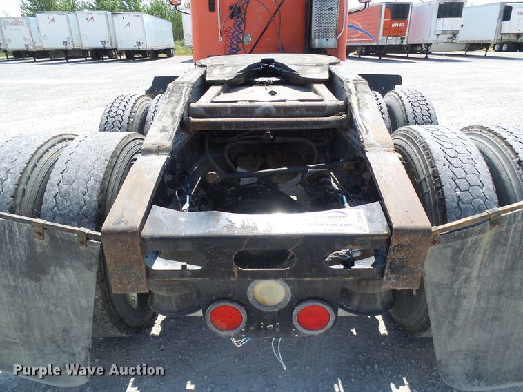 image for item DI0666 2006 Freightliner Columbia semi truck