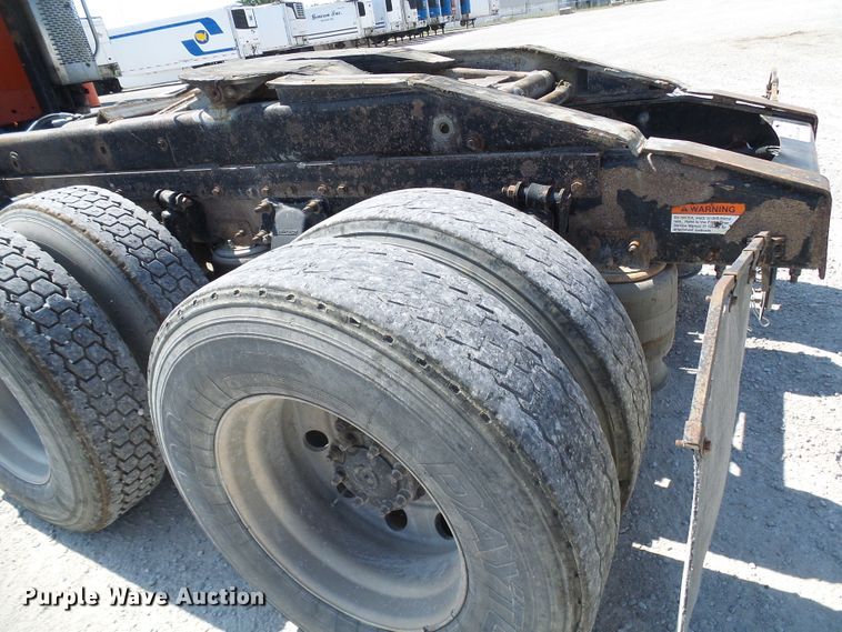 image for item DI0666 2006 Freightliner Columbia semi truck