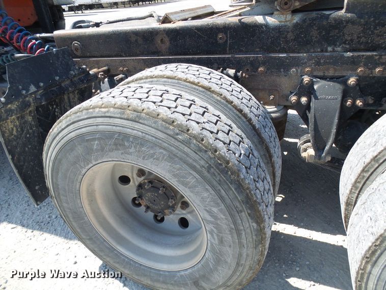 image for item DI0666 2006 Freightliner Columbia semi truck