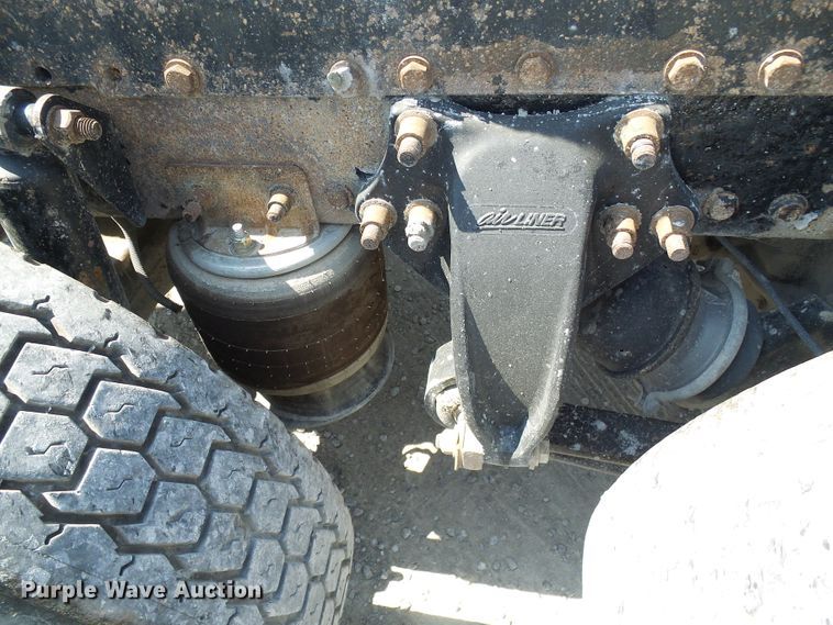 image for item DI0666 2006 Freightliner Columbia semi truck