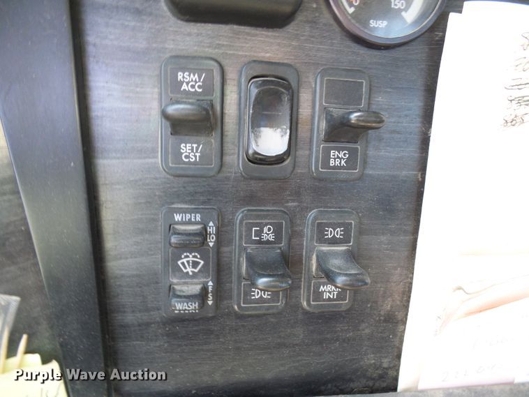 image for item DI0666 2006 Freightliner Columbia semi truck