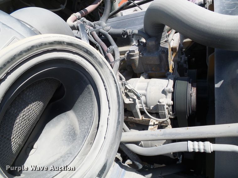 image for item DI0666 2006 Freightliner Columbia semi truck