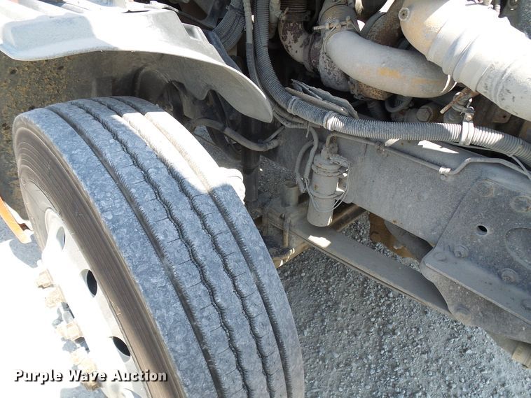 image for item DI0666 2006 Freightliner Columbia semi truck