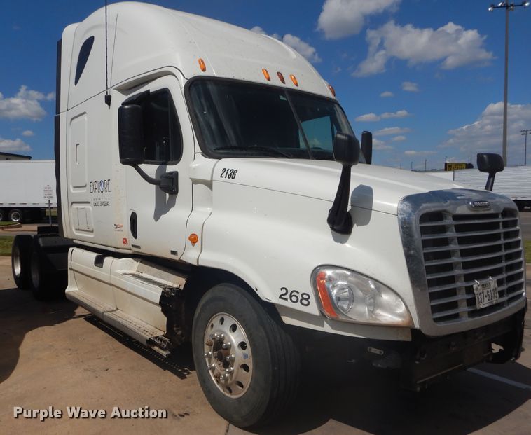 image for item DI1765 2012 Freightliner Cascadia 125 semi truck