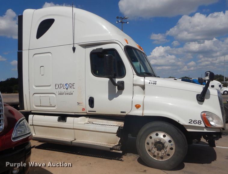 image for item DI1765 2012 Freightliner Cascadia 125 semi truck