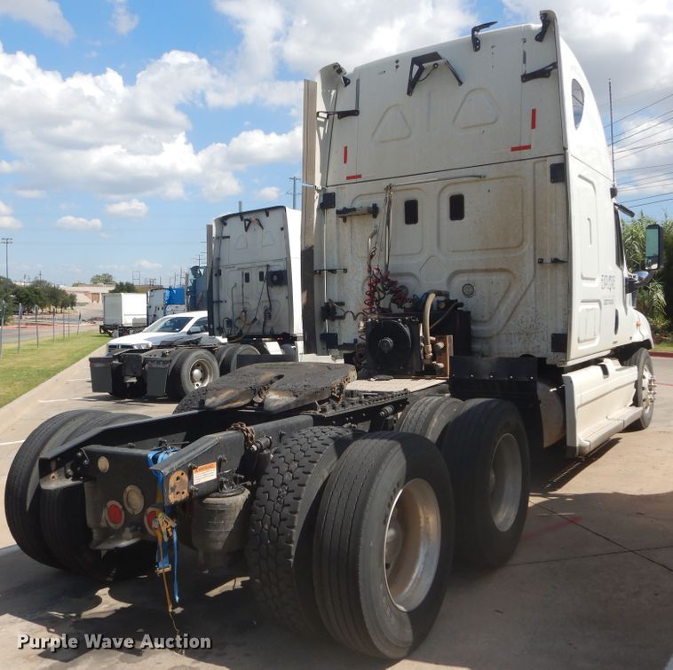 image for item DI1765 2012 Freightliner Cascadia 125 semi truck