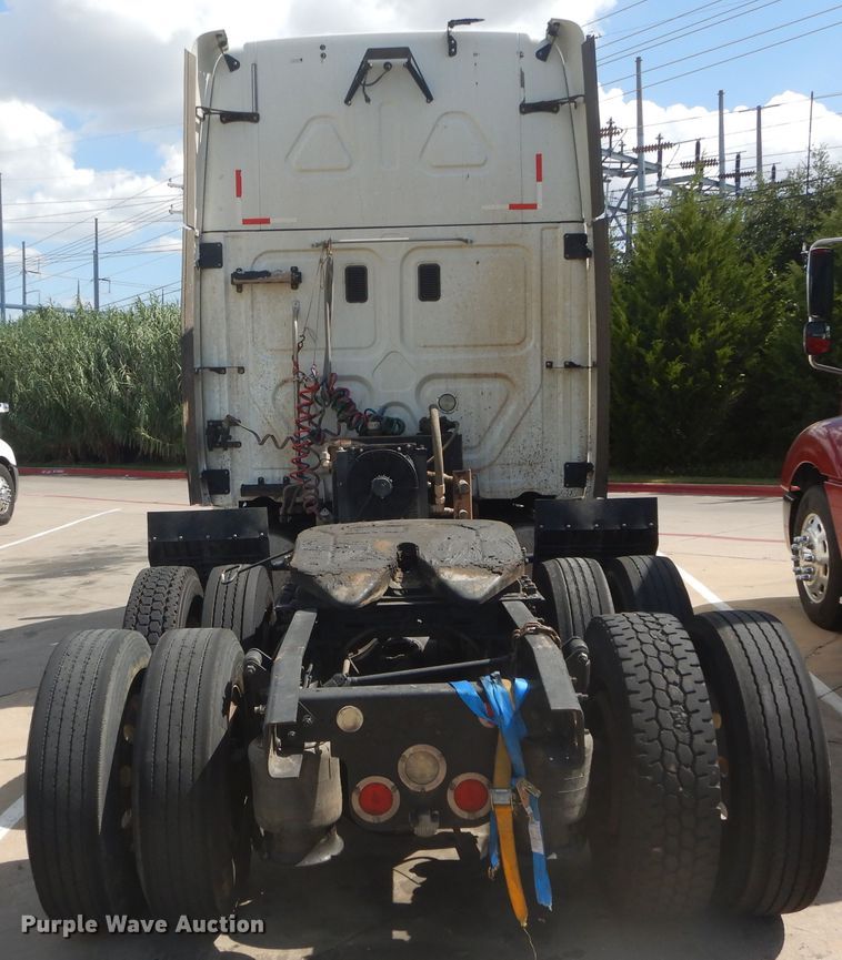 image for item DI1765 2012 Freightliner Cascadia 125 semi truck