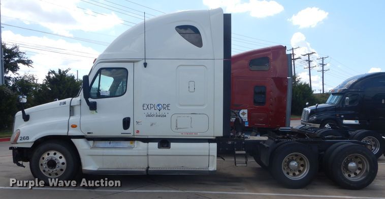 image for item DI1765 2012 Freightliner Cascadia 125 semi truck