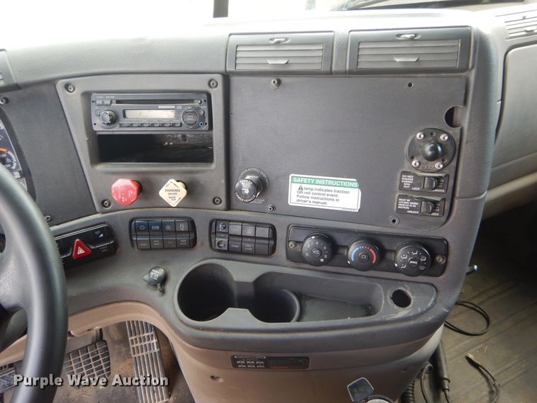 image for item DI1765 2012 Freightliner Cascadia 125 semi truck