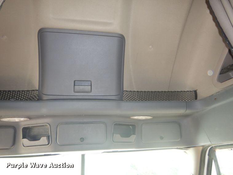 image for item DI1765 2012 Freightliner Cascadia 125 semi truck