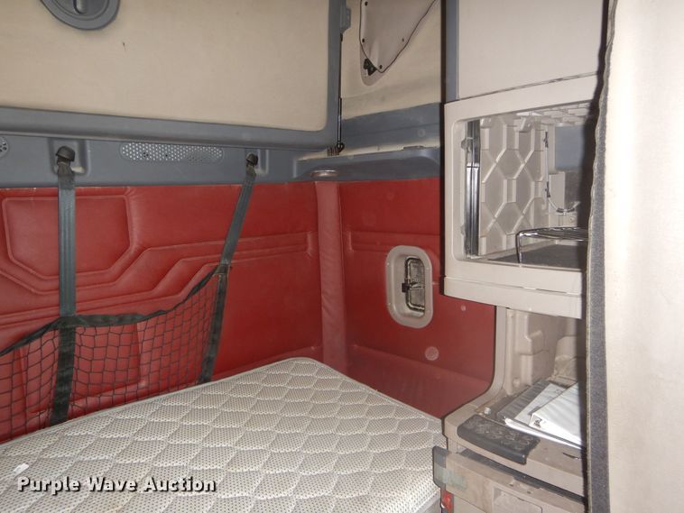 image for item DI1765 2012 Freightliner Cascadia 125 semi truck