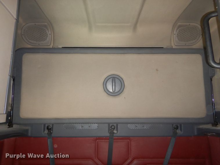 image for item DI1765 2012 Freightliner Cascadia 125 semi truck