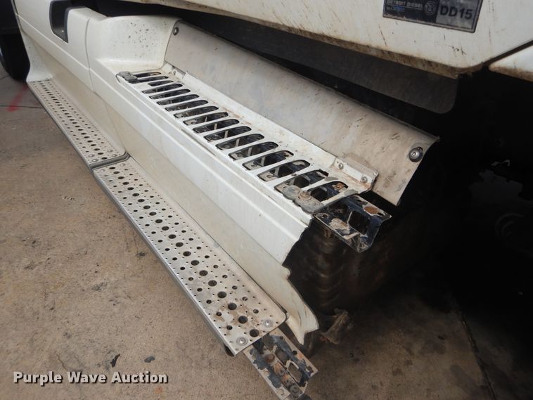 image for item DI1765 2012 Freightliner Cascadia 125 semi truck