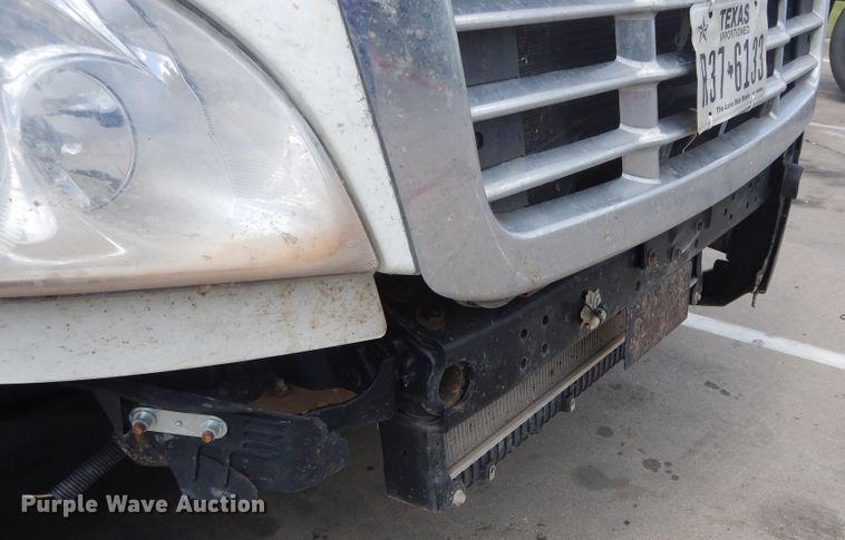 image for item DI1765 2012 Freightliner Cascadia 125 semi truck